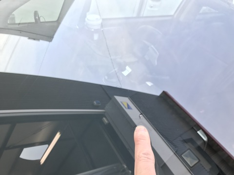 ノア フロントガラス 飛び石 修理 ウインドリペア