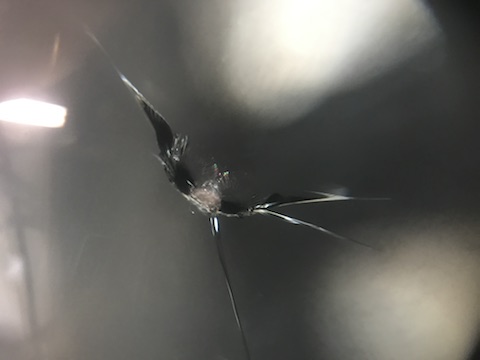 MPV　フロントガラス　飛び石　修理　ウインドリペア