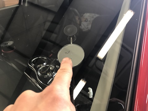 MPV　フロントガラス　飛び石　修理　ウインドリペア