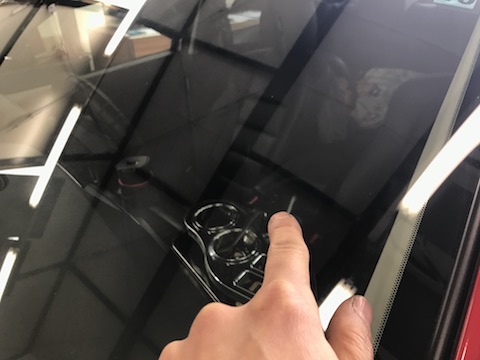 MPV　フロントガラス　飛び石　修理　ウインドリペア