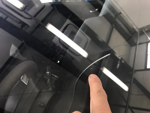 セレナ　フロントガラス　飛び石　修理　ウインドリペア