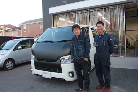 ハイエース　フロントガラス　飛び石　修理　ウインドリペア