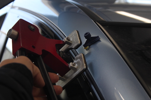 フリード　ヘコミ　修理　デントリペア