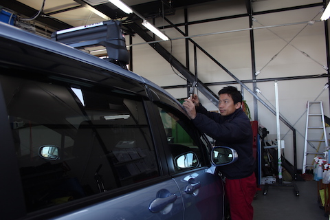 フリード　ヘコミ　修理　デントリペア