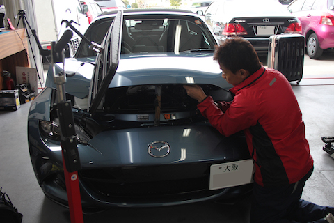 ロードスター　ボンネット　ヘコミ　修理　デントリペア