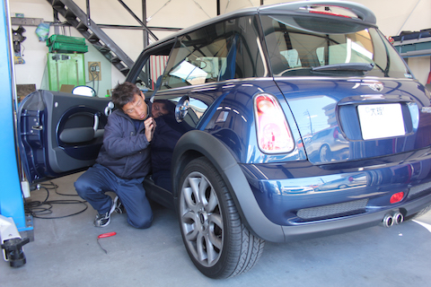 BMW　ミニ　クォーター　ヘコミ　修理　デントリペア