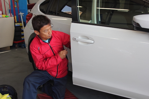 フォレスター　ドア　ヘコミ　修理　デントリペア