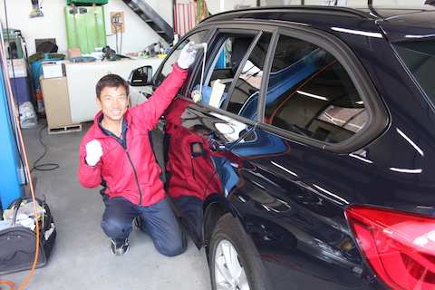 BMW 318i ヘコミ　修理　デントリペア　ドア