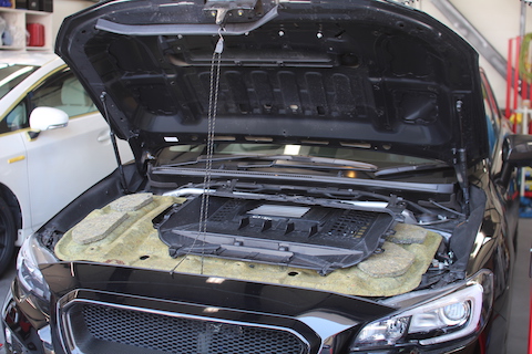 レボーグ　ヘコミ　修理　デントリペア　ボンネット