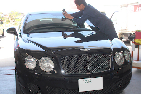 ベントレー　フロントガラス　飛び石　修理　ウインドリペア