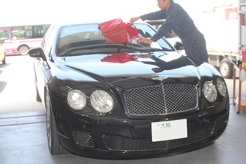 ベントレー　フロントガラス　飛び石　修理　ウインドリペア