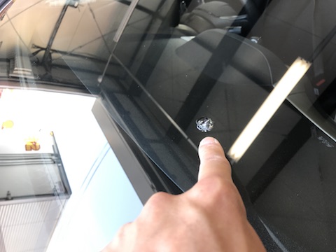 フィット　フロントガラス　飛び石　修理　ウインドリペア