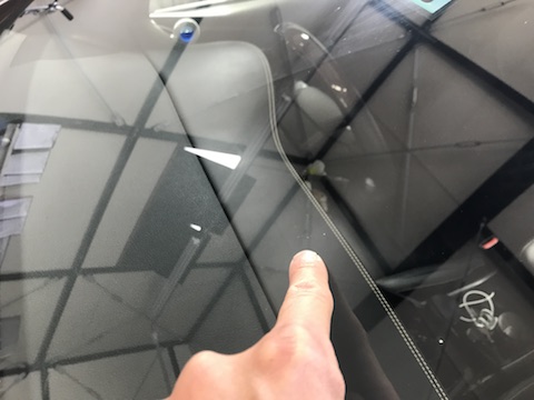 ハリアー　フロントガラス　飛び石　修理　ウインドリペア