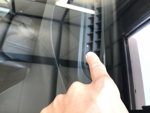 A8　フロントガラス　飛び石　修理