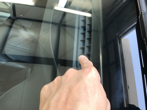 A8　フロントガラス　飛び石　修理