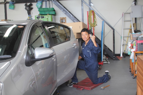 アクア　ヘコミ　修理　デントリペア　板金・塗装