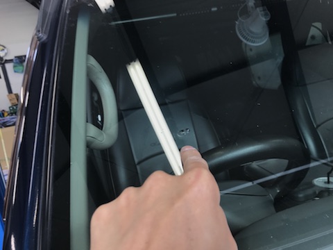 キャラバン　フロントガラス　飛び石　修理　ウインドリペア