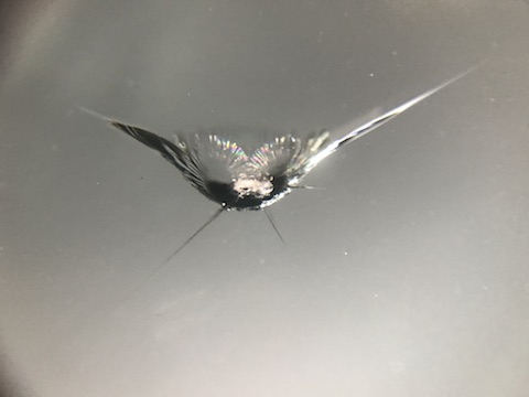 BMW　フロントガラス　飛び石　修理　ウインドリペア