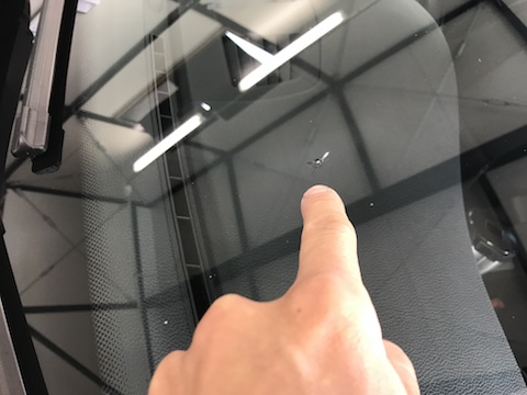 BMW　フロントガラス　飛び石　修理　ウインドリペア