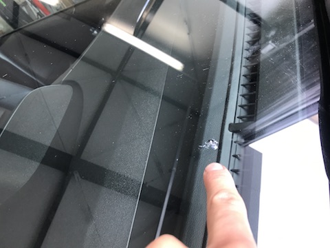 フィット　フロントガラス　飛び石　修理　ウインドリペア