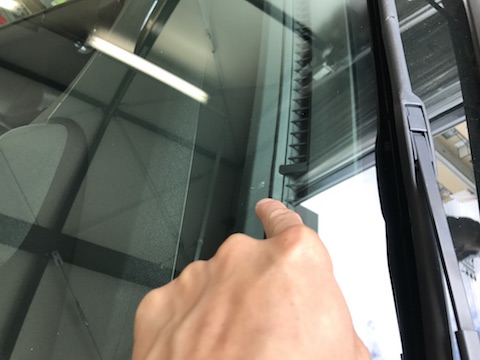 フィット　フロントガラス　飛び石　修理　ウインドリペア