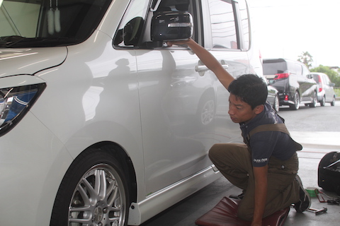 ソリオ　ドア　ヘコミ　修理　デントリペア