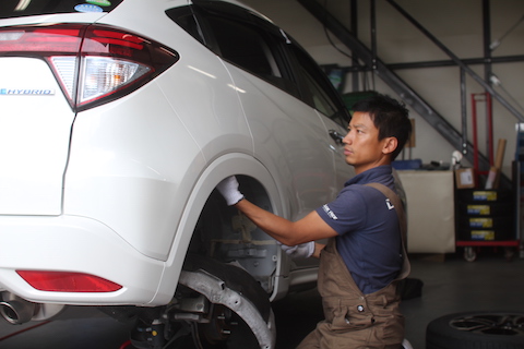 ヴェゼル　ヘコミ　修理　デントリペア