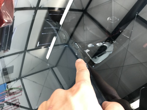 E55　ベンツ　フロントガラス　飛び石　修理　ウインドリペア