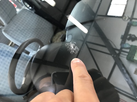 フロントガラス　飛び石　修理　ウインドリペア　フレアー