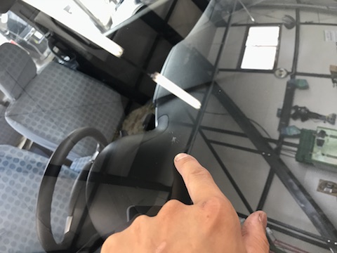 フロントガラス　飛び石　修理　ウインドリペア　フレアー