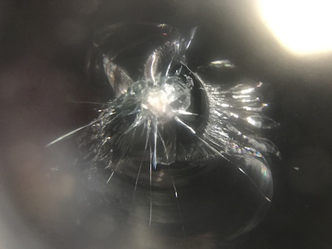 ハイエース　フロントガラス　飛び石　修理　ウインドリペア