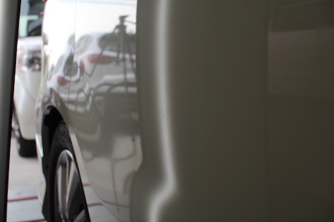 エリシオン　ヘコミ　修理　ドア　デントリペア