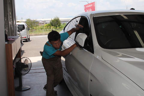 BMW 3 GT　ヘコミ　修理　デントリペア　ドア