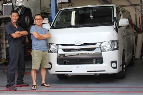 ハイエース　フロントガラス　飛び石　修理　ウインドリペア