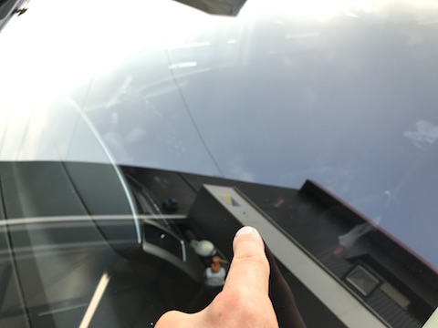 セレナ　フロントガラス　飛び石　修理　ウインドリペア