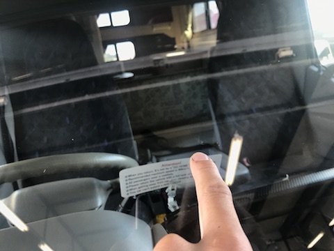 キャンピングカー　フロントガラス　飛び石　修理　ウインドリペア