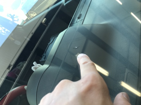 スペイド　フロントガラス　飛び石　修理　ウインドリペア