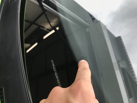 フォルクスワーゲン　シロッコ　フロントガラス　飛び石　修理　ウインドリペア