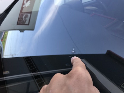 エスクワイア　フロントガラス　飛び石　修理　ウインドリペア