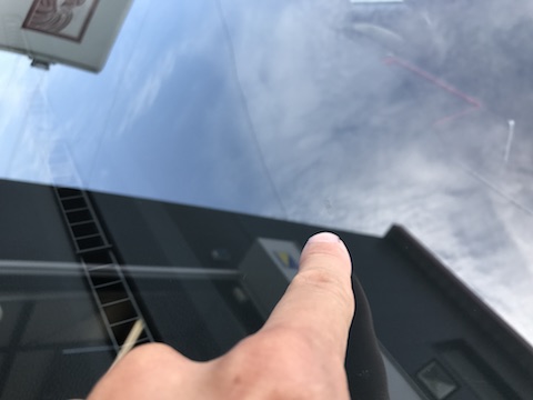 エスクワイア　フロントガラス　飛び石　修理　ウインドリペア