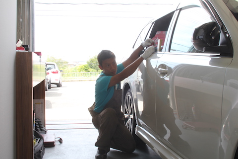 レガシィ　ヘコミ　修理　デントリペア　ドア