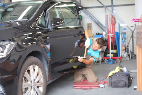 ワーゲン　トゥーラン　ヘコミ　修理　デントリペア　ドア