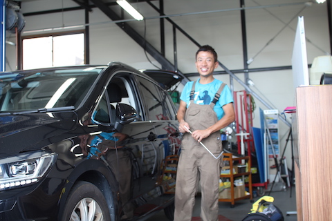 ワーゲン　トゥーラン　ヘコミ　修理　デントリペア　ドア