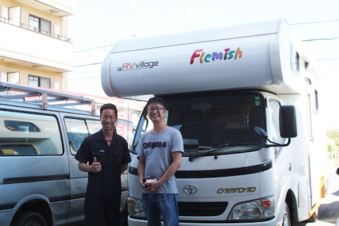 キャンピングカー　フロントガラス　飛び石　修理　ウインドリペア