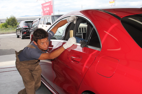 ベンツ　CLA ヘコミ　修理　デントリペア　ドア