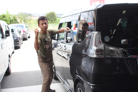 ソリオ　ヘコミ　修理　デントリペア　ドア