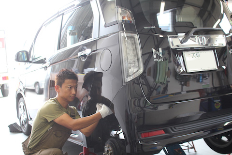 N-box　ヘコミ　修理　デントリペア　クォーター