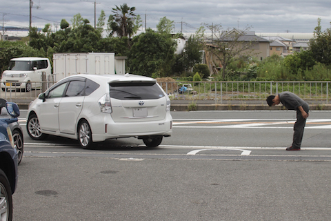 プリウスα　フロントガラス　飛び石　修理　ウインドリペア