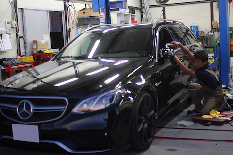 ベンツ　E63　ヘコミ　修理　デントリペア　ドア