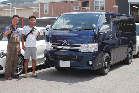 ハイエース　フロントガラス　飛び石　修理　ウインドリペア